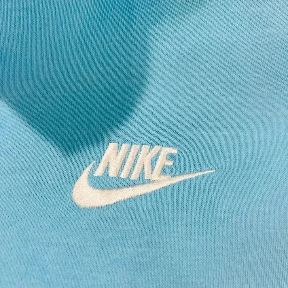 Nike sportswear club